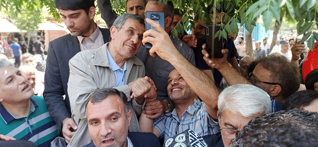 احمدی نژاد: با چهارتا اقدام مشکلات اقتصادی حل می‌شود اما نمی گویم!